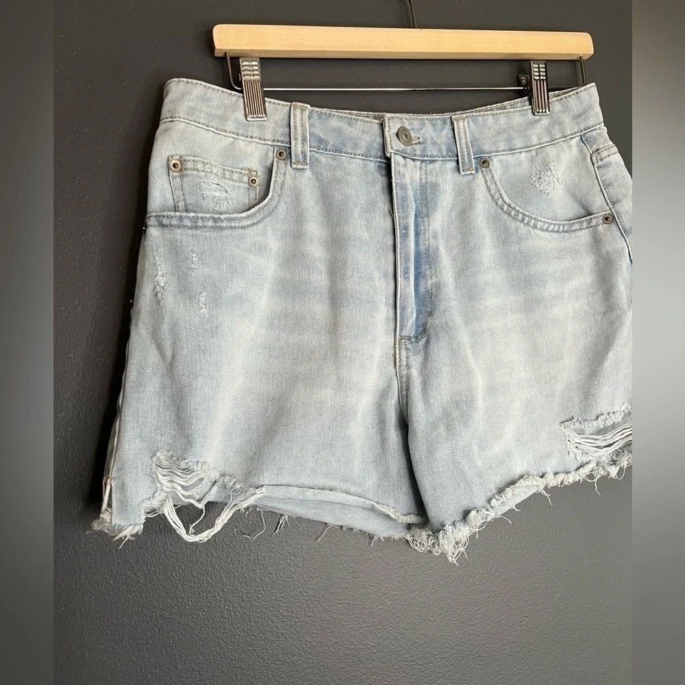 No boundaries jean shorts